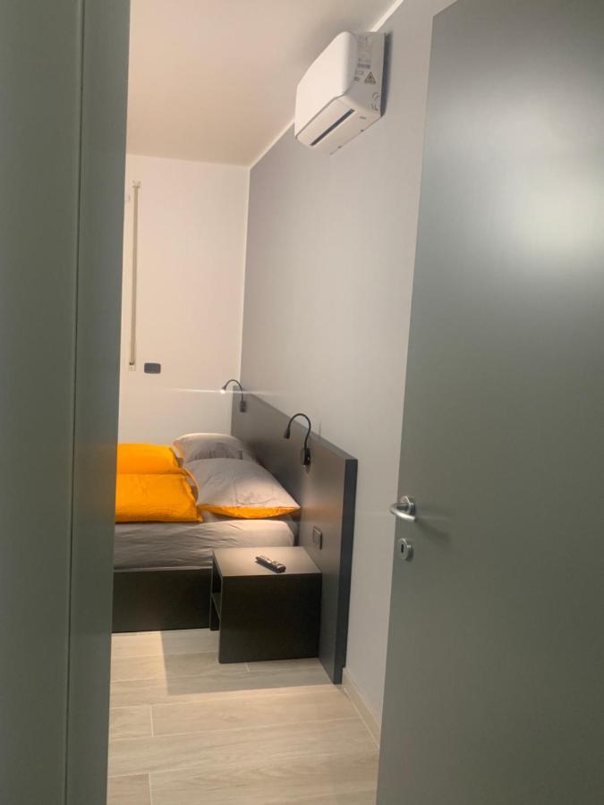 Rivacentro 2 Apartment Bagian luar foto